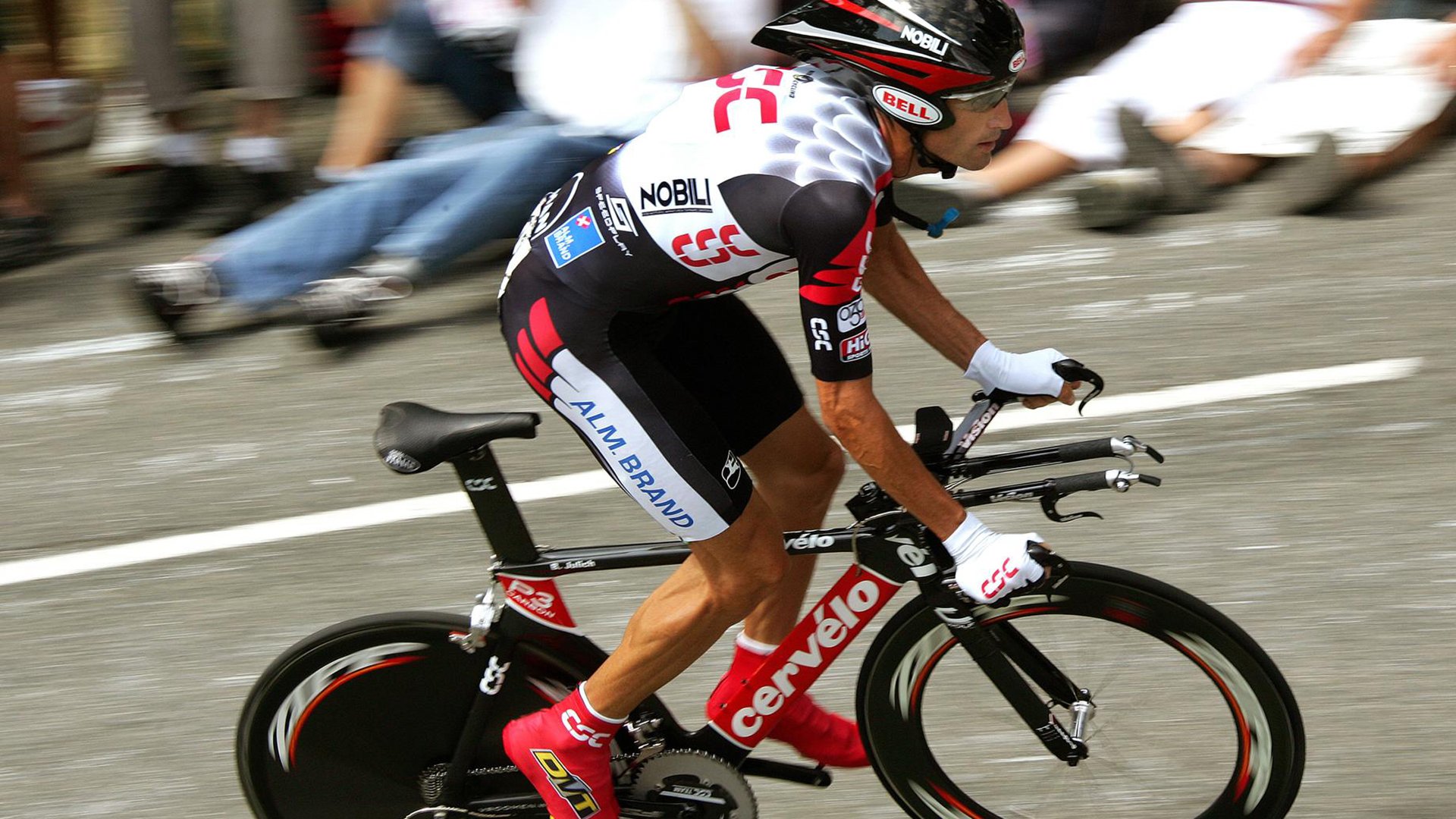 德甲紧咬战，球迷热烈讨论，德甲消息