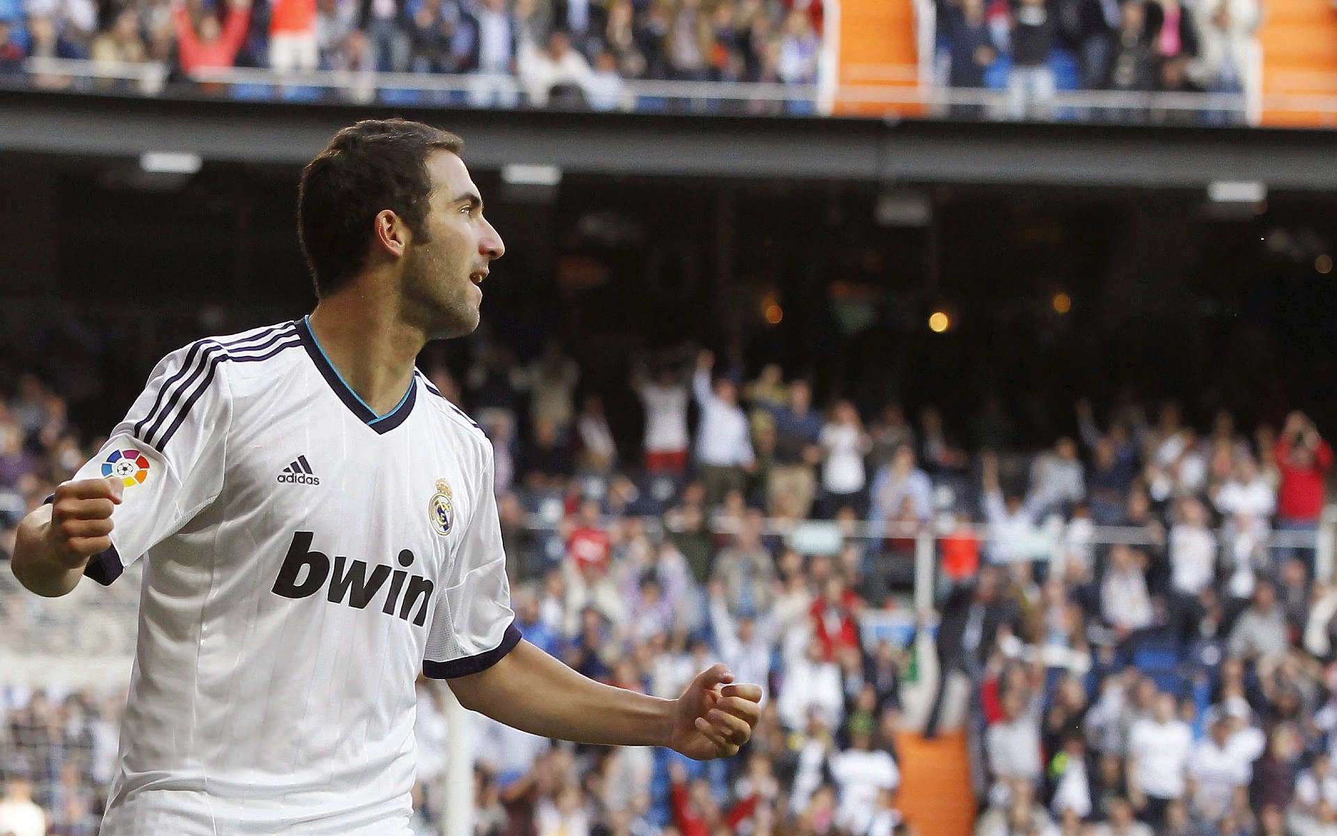 快船旧将回归主场引发球迷热烈欢迎，快船今年